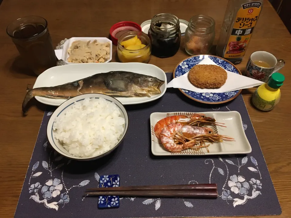 Snapdishの料理写真:真ほっけ焼き、赤エビの塩焼き、コロッケ、卯の花のお惣菜、りんごジュース寒天(夕飯)|enarinさん