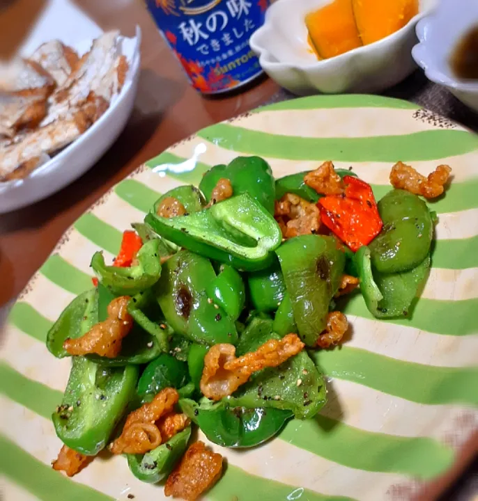 鶏皮とピーマン炒め🌿

カボチャ煮物|びせんさん