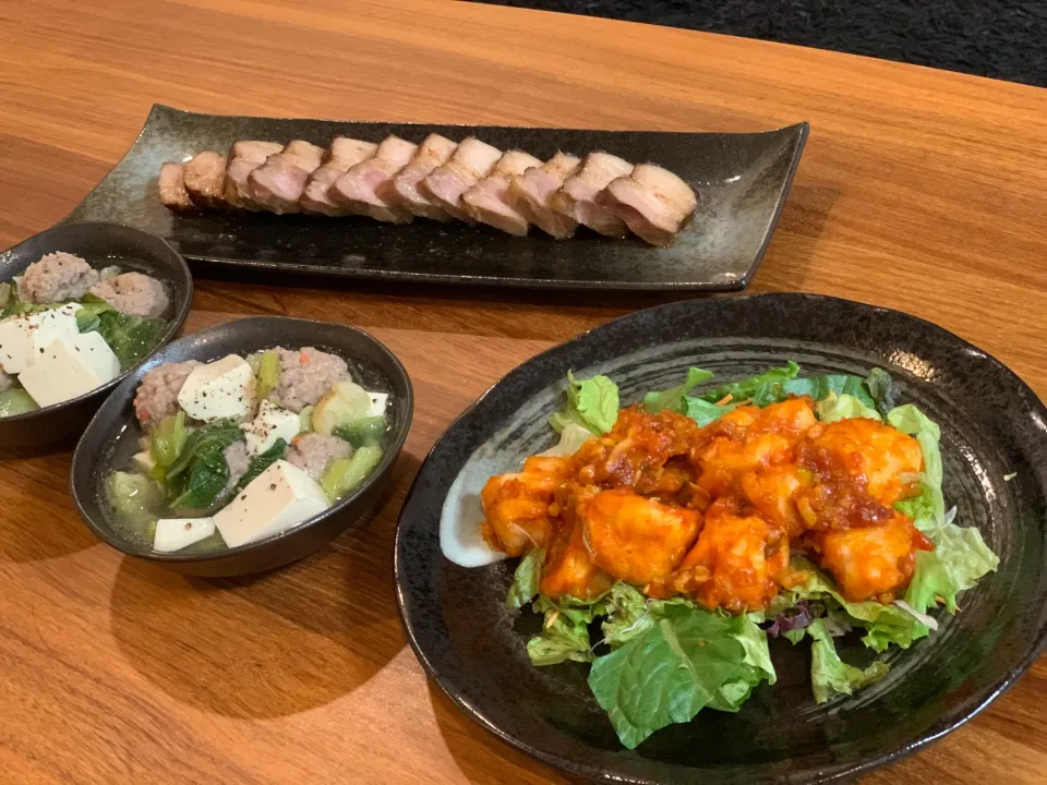 Snapdishの料理写真:今日の夜ごはん☆エビチリ、チャーシュー、鴨つくねのスープ|ふくすけ食堂さん