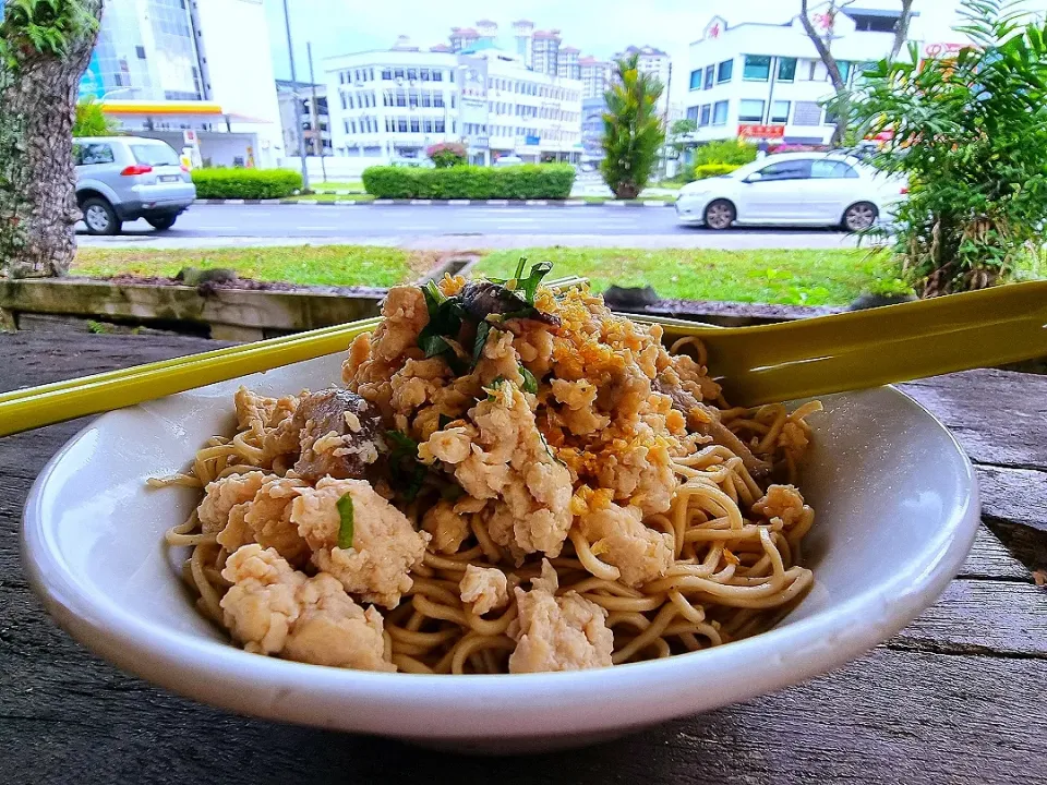 Snapdishの料理写真:Mushroom Chicken Noodles|Emmeline Jongさん