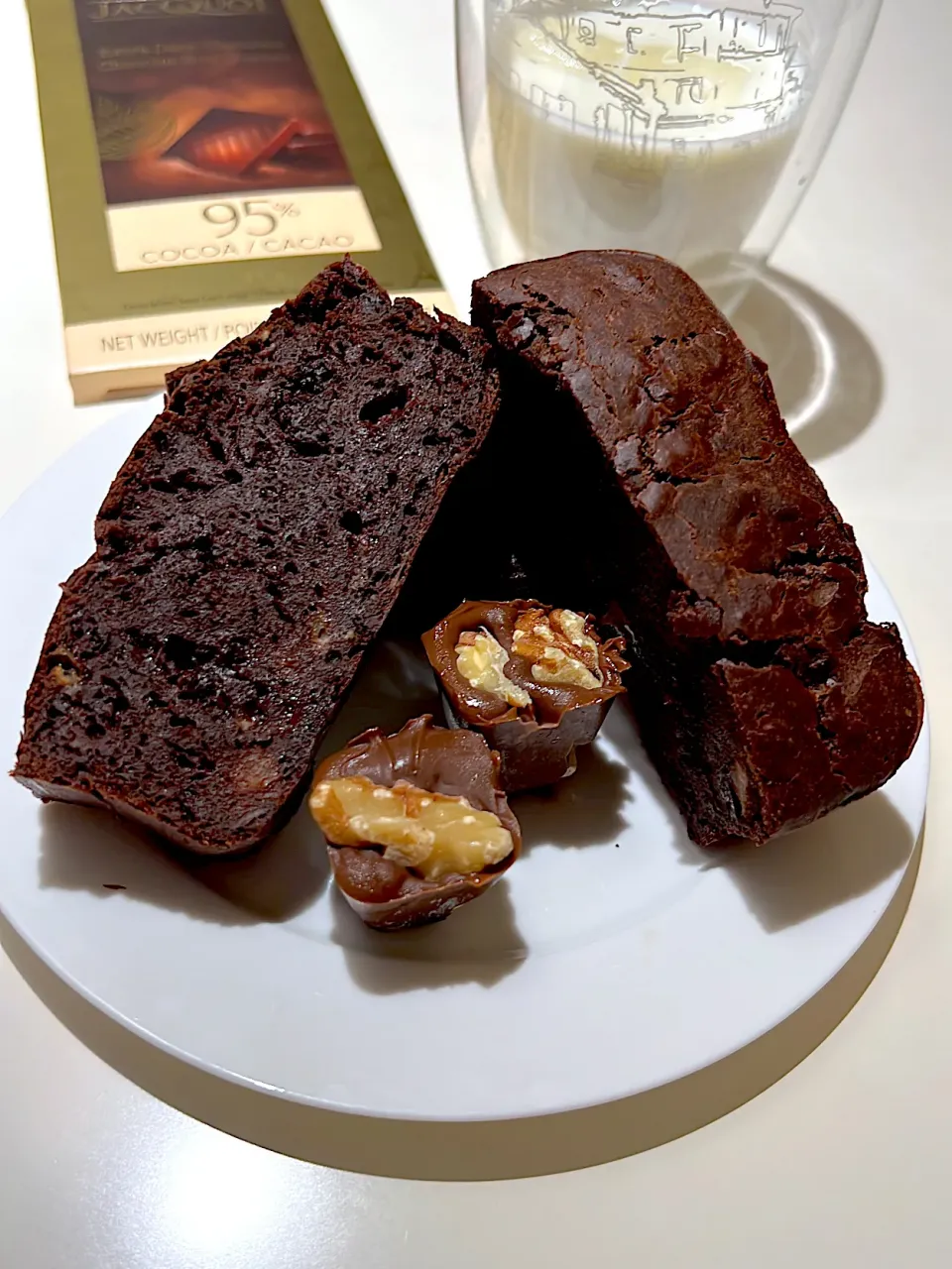 Banana Chocolate cake with Walnut Chocolate|Zhen Zhenさん