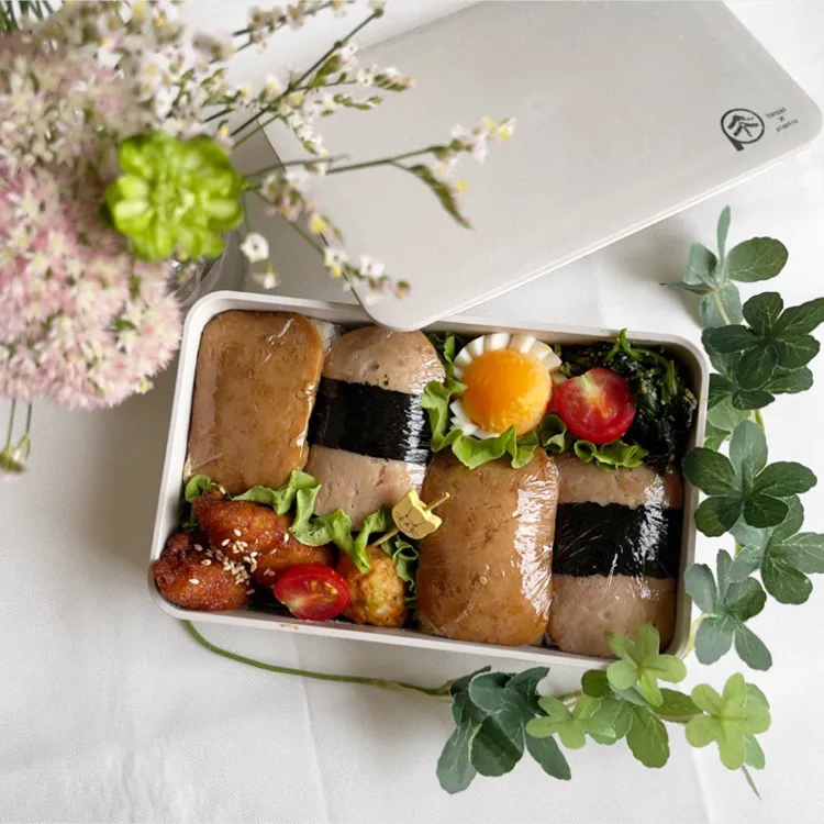 9/7❤︎主人の沖縄わしたポークおにぎり弁当🌱
（プレーン、叙々苑焼き肉ダレ）|Makinsさん