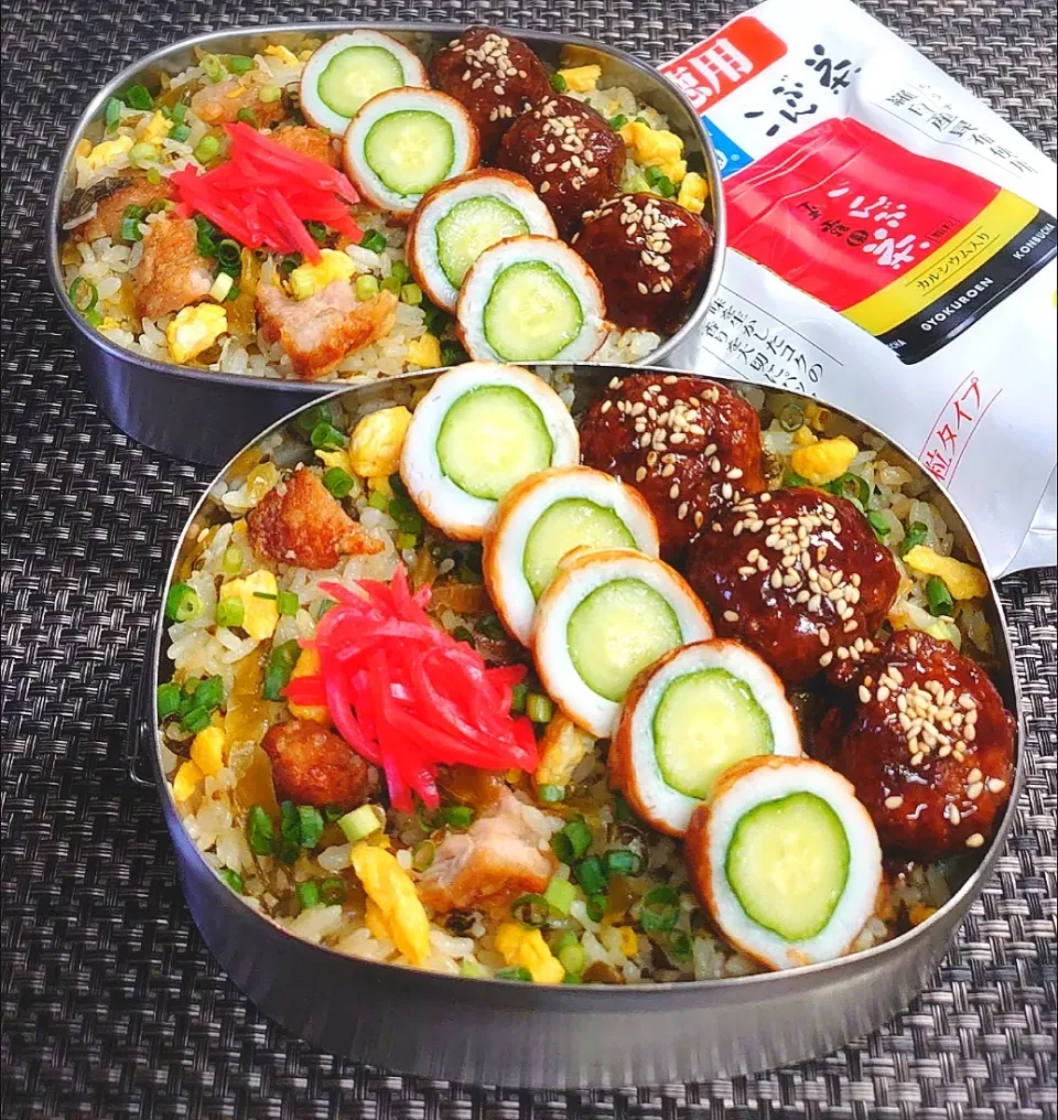 Snapdishの料理写真:母とムスコのラブラブおソロ♪唐揚げ高菜こんぶ茶ーハン弁当|からあげビールさん