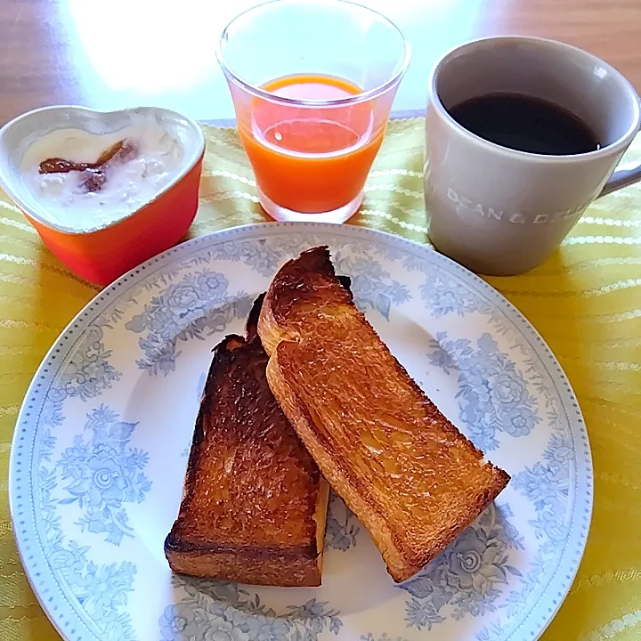 Snapdishの料理写真:本日の朝食☕️🍞🌄|ふふさん