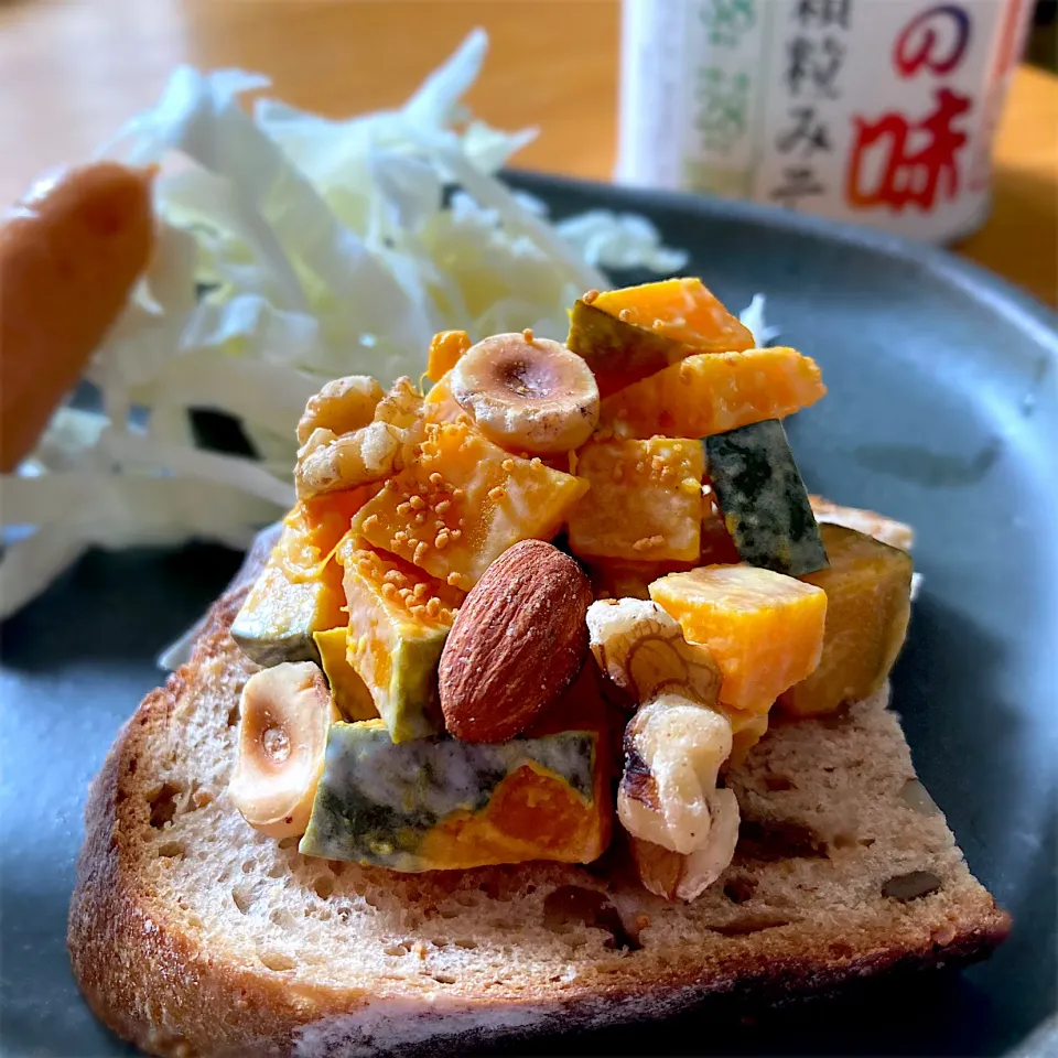 粒みそかぼちゃナッツサラダで朝ごはん|むぎこさん