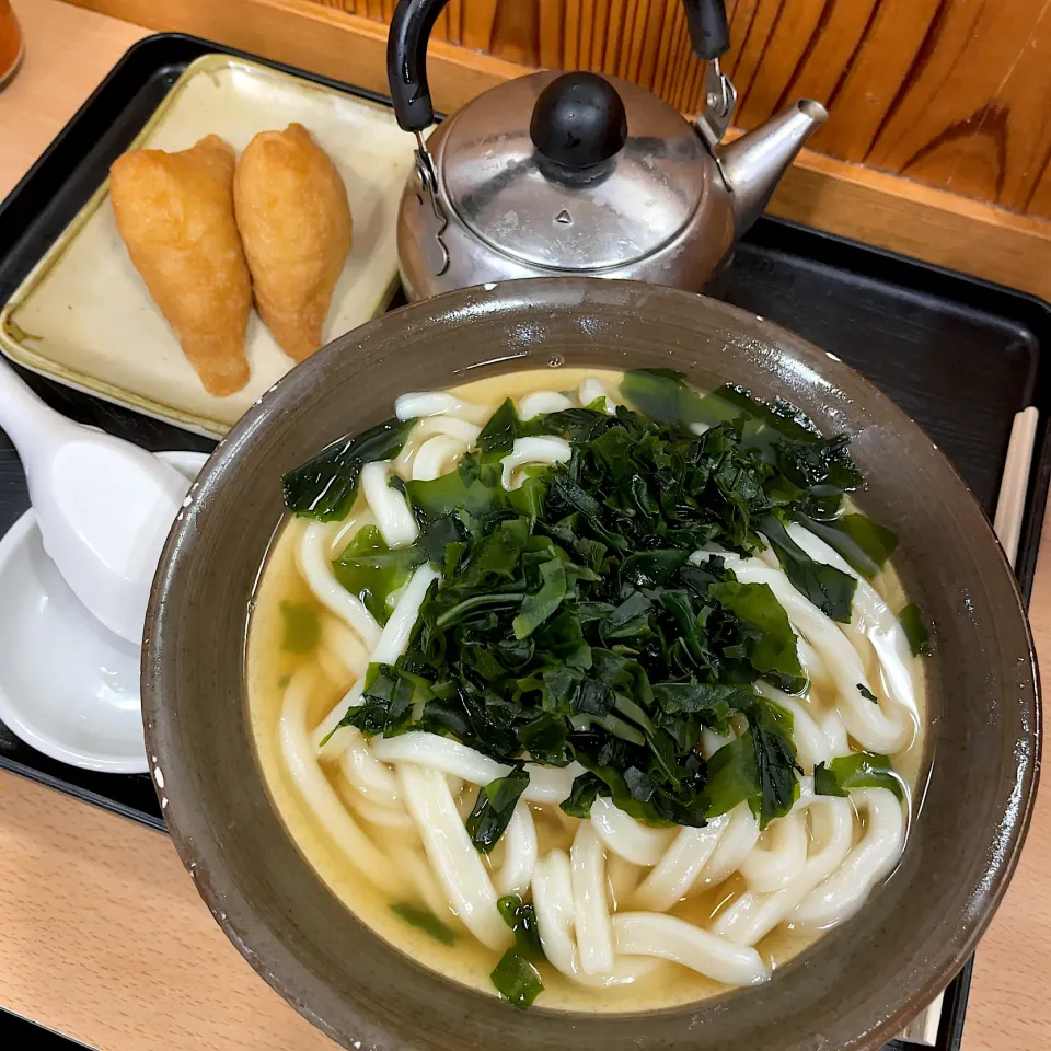 Snapdishの料理写真:わかめうどん & いなり|T. Wonderさん