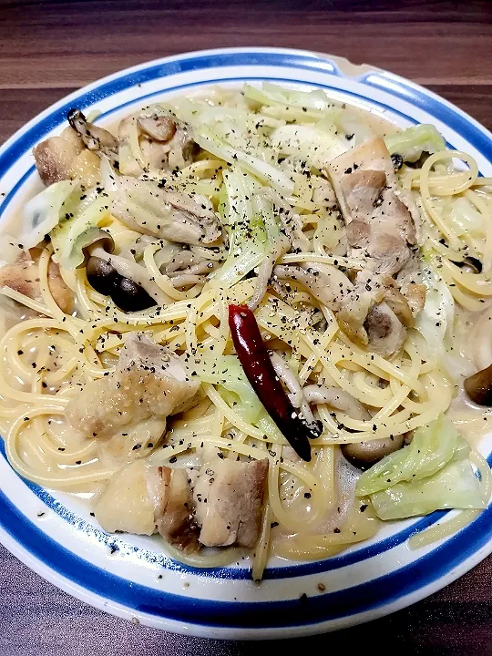 鶏肉とキャベツとしめじの和風パスタ|シンさん