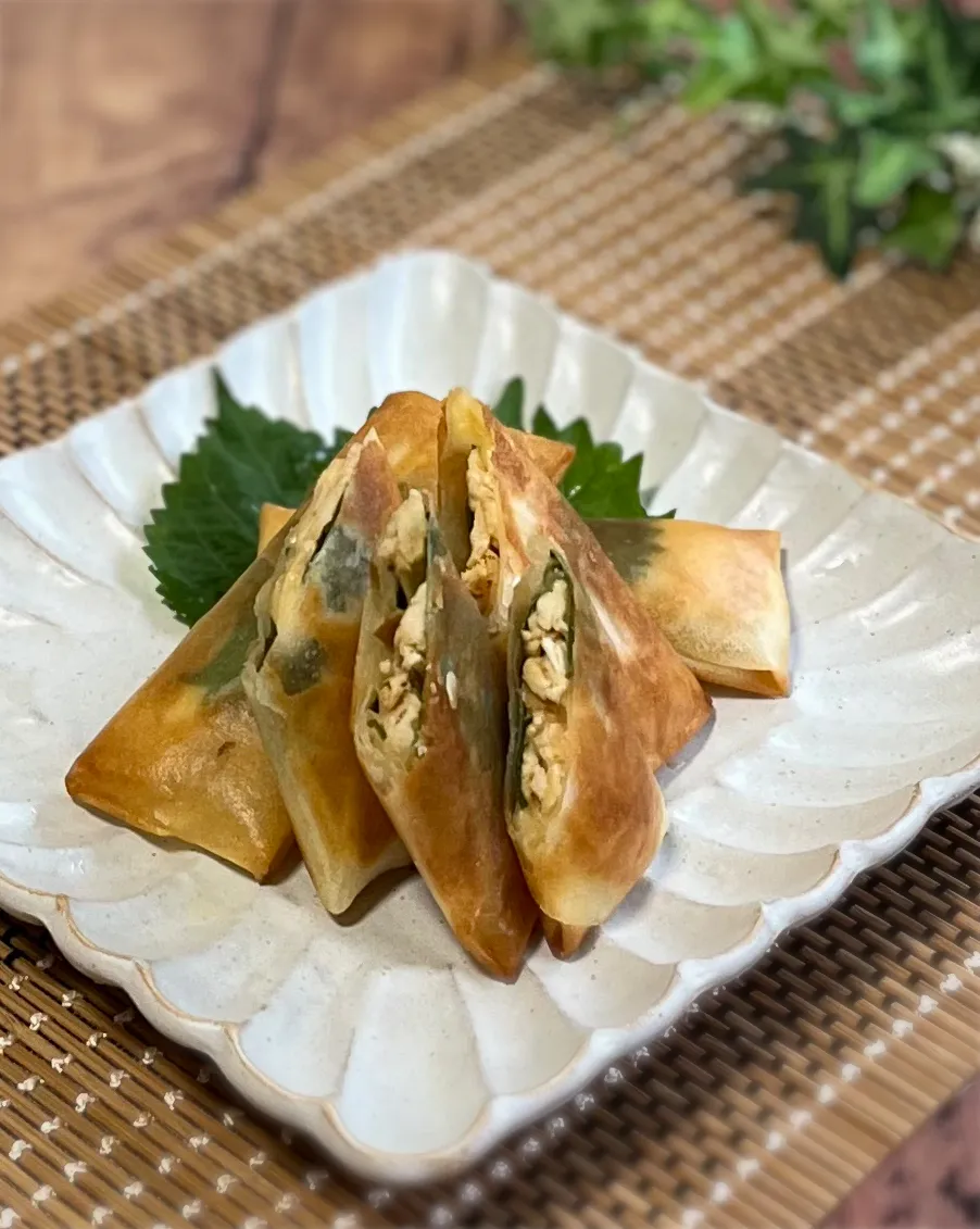 Snapdishの料理写真:あゆ♡さんの料理 鶏むね肉と大葉チーズの梅みそ春巻き|あゆさん