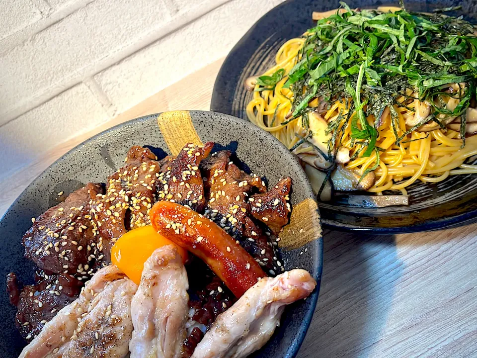 Snapdishの料理写真:大葉と椎茸パスタと肉🍖丼|UMAMIやさん