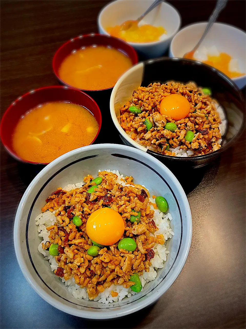 生姜とニンニクたっぷり鶏そぼろ🧄と鶏汁🐔|うららさん