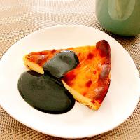 チーズケーキのねりごまソース添え