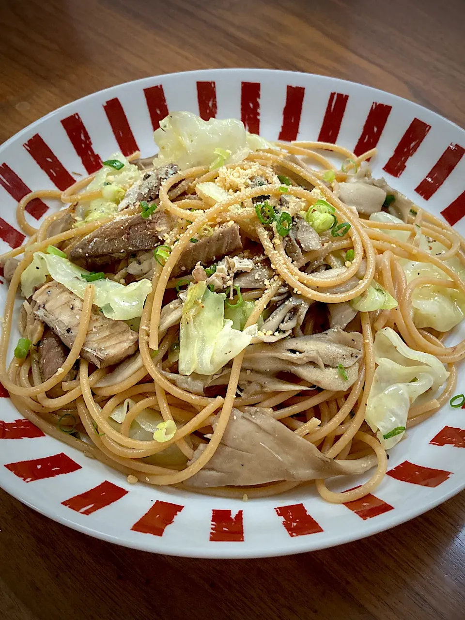 Snapdishの料理写真:サバ缶でオイルパスタ|もえゆいさん