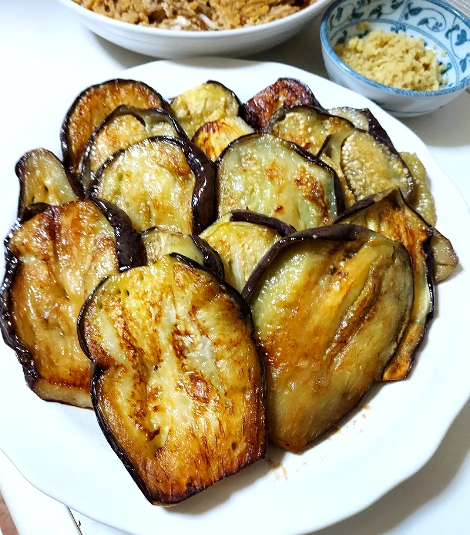 Snapdishの料理写真:香川特産三豊なすの油焼き　しょうが醤油で|あかね空さん