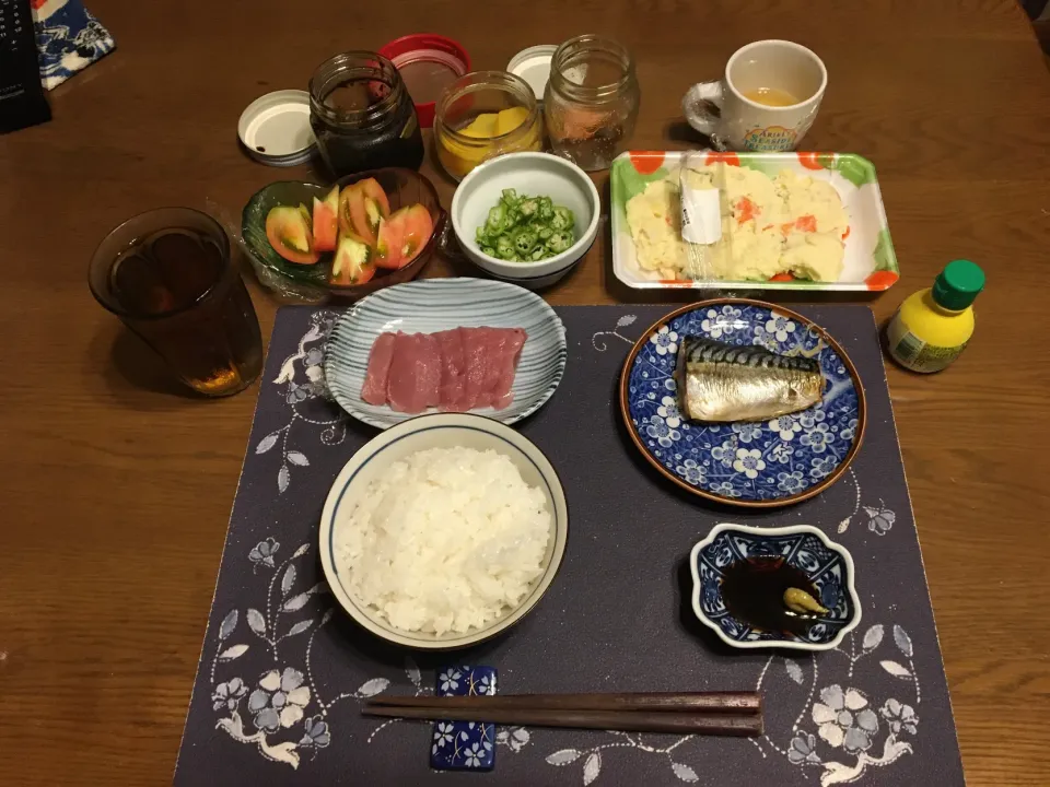 昆布鯖焼き、生きはだまぐろの刺身、ポテトサラダ、刻みオクラ、トマト(夕飯)|enarinさん