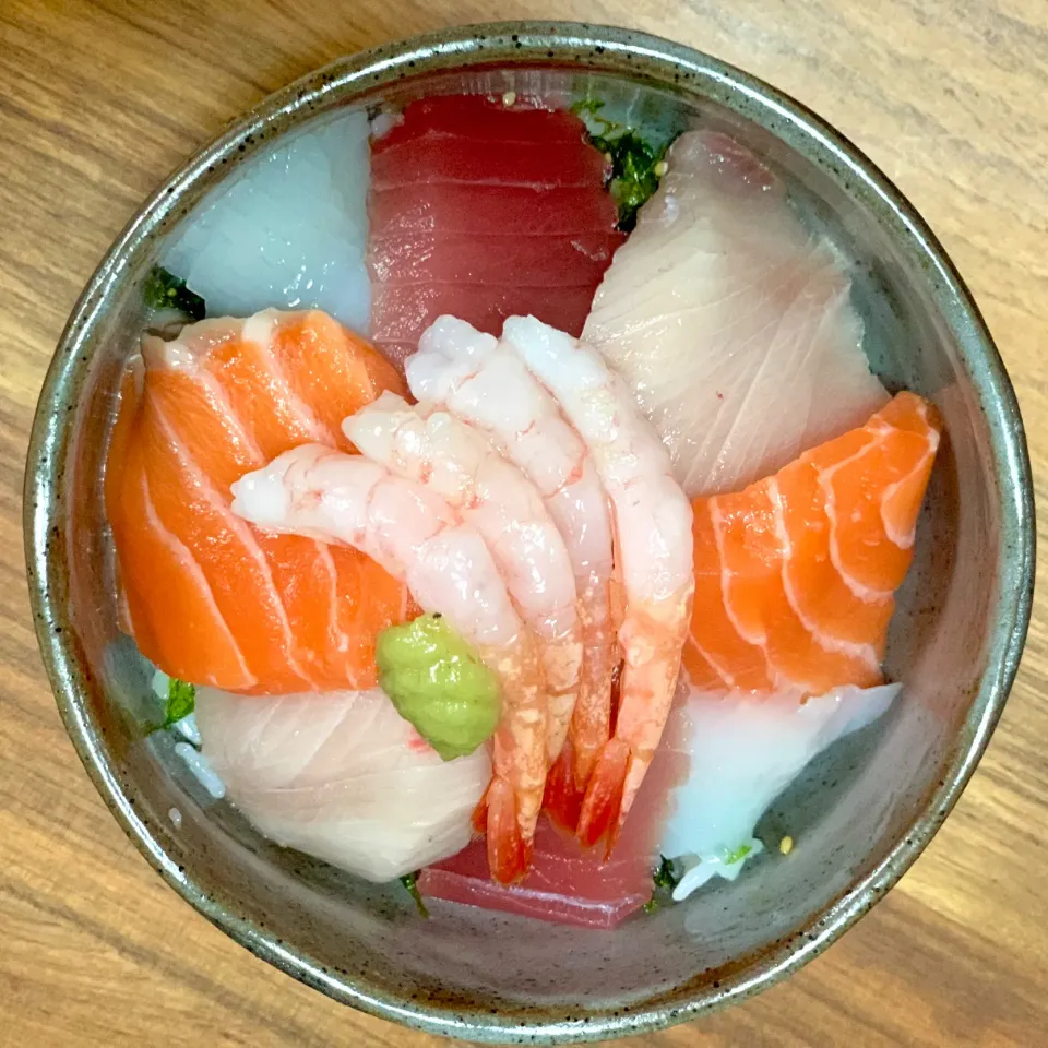 スーパーのお刺身でぱぱっと海鮮丼！|ふくすけ食堂さん