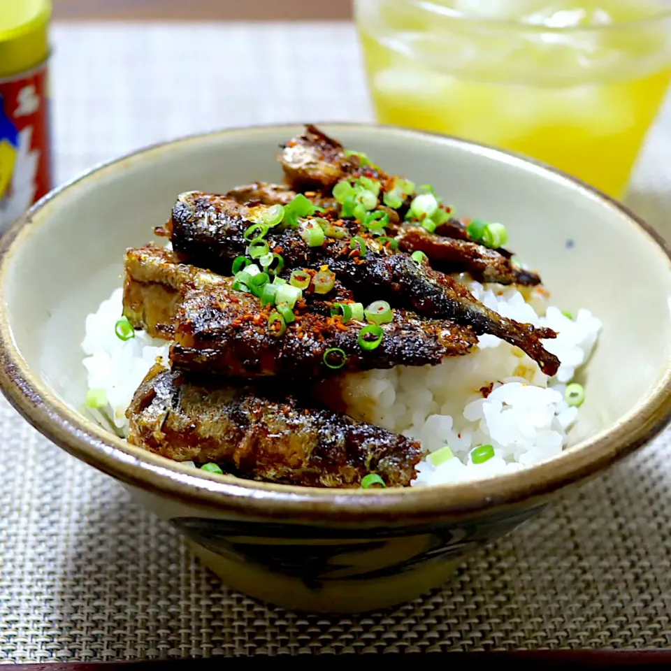 Snapdishの料理写真:ヨロン丼（オイルサーディン丼）|かおるさん