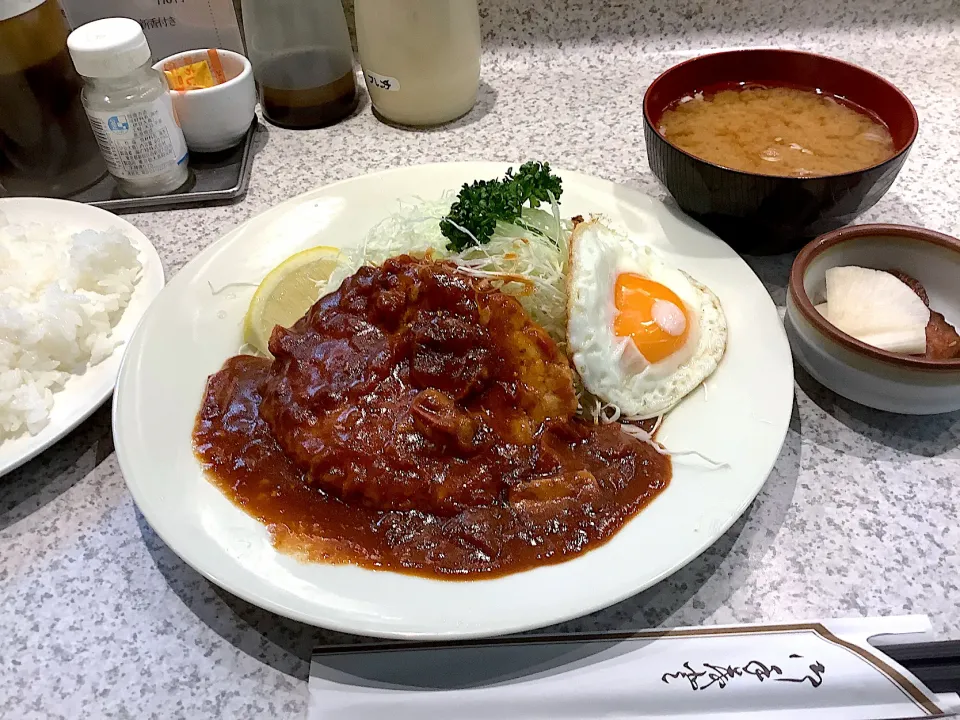 久しぶりに洋食🍴😋『チキンハンバーグ定食』|アライさんさん