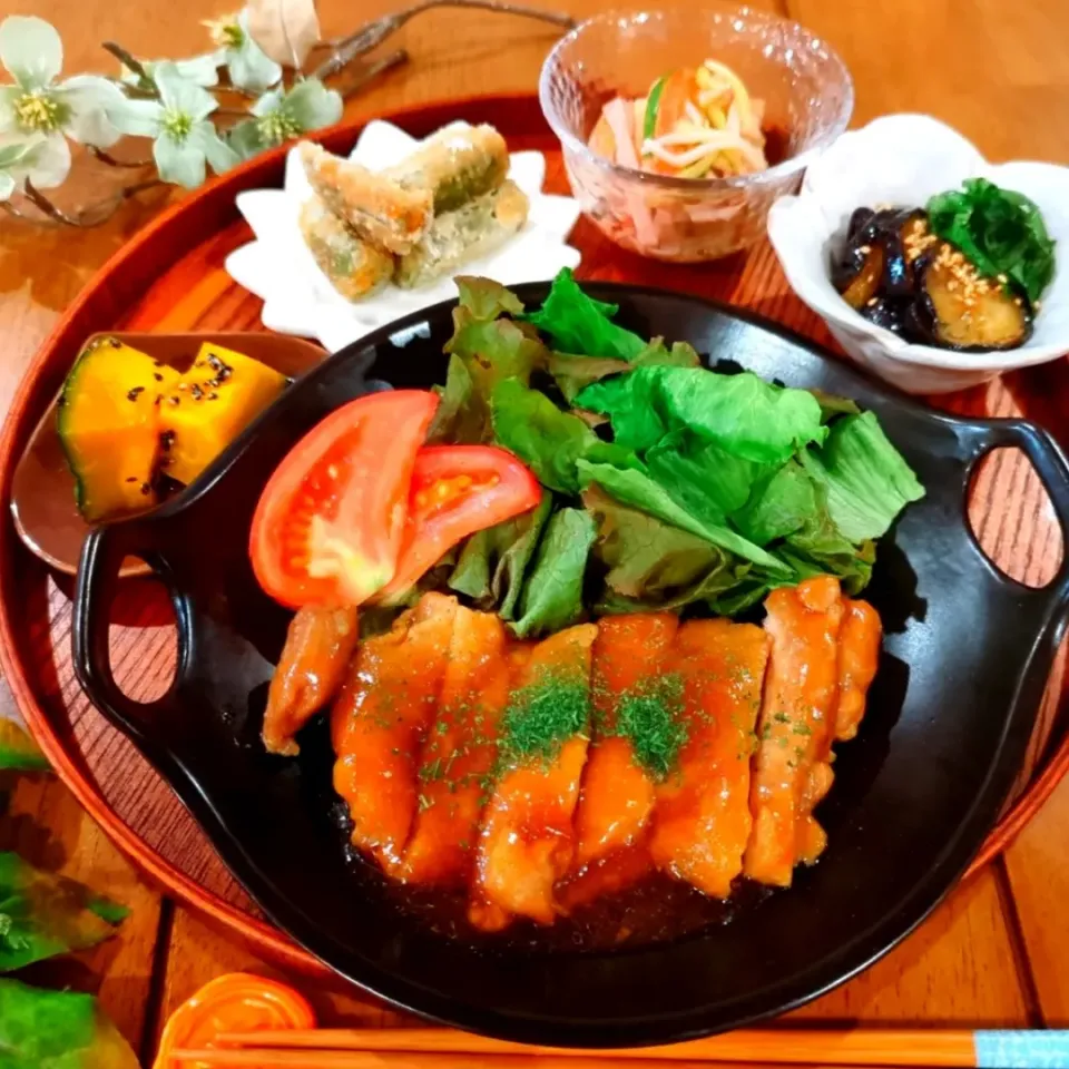 晩ごはん✨

✾照り焼きチキン
✾茄子の大葉焼き
✾オクラ唐揚げ
✾かぼちゃバターはちみつ
|さらママさん