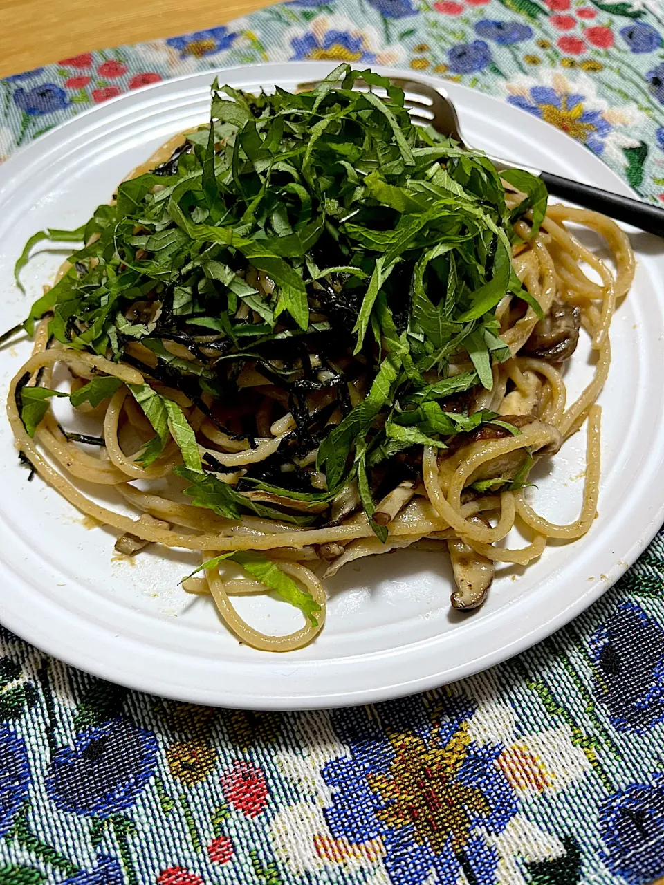 今日の夜ごはん~りゅうじの至高を超えた和風大葉パスタ~|ゆかｕさん