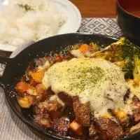 Snapdishの料理写真:煮込みハンバーグ|あかりさん