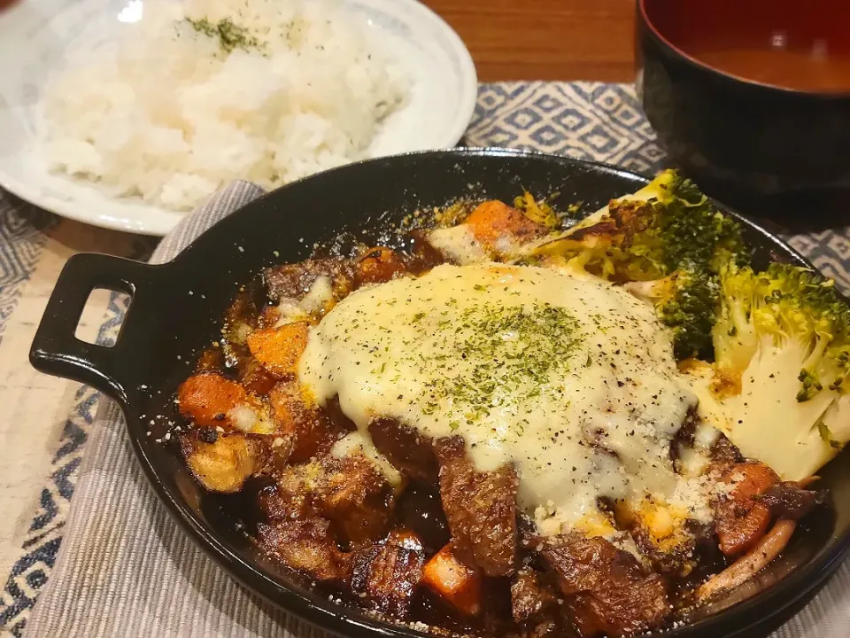 Snapdishの料理写真:煮込みハンバーグ|あかりさん