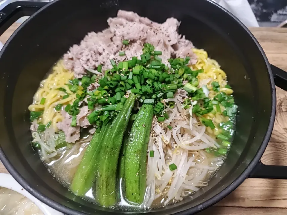 スミレ 牛テールスープ ラーメン|クッキングママさん