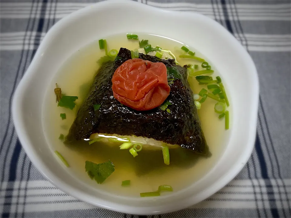 茶飯🍙の出汁茶漬け・梅|eiyadeさん