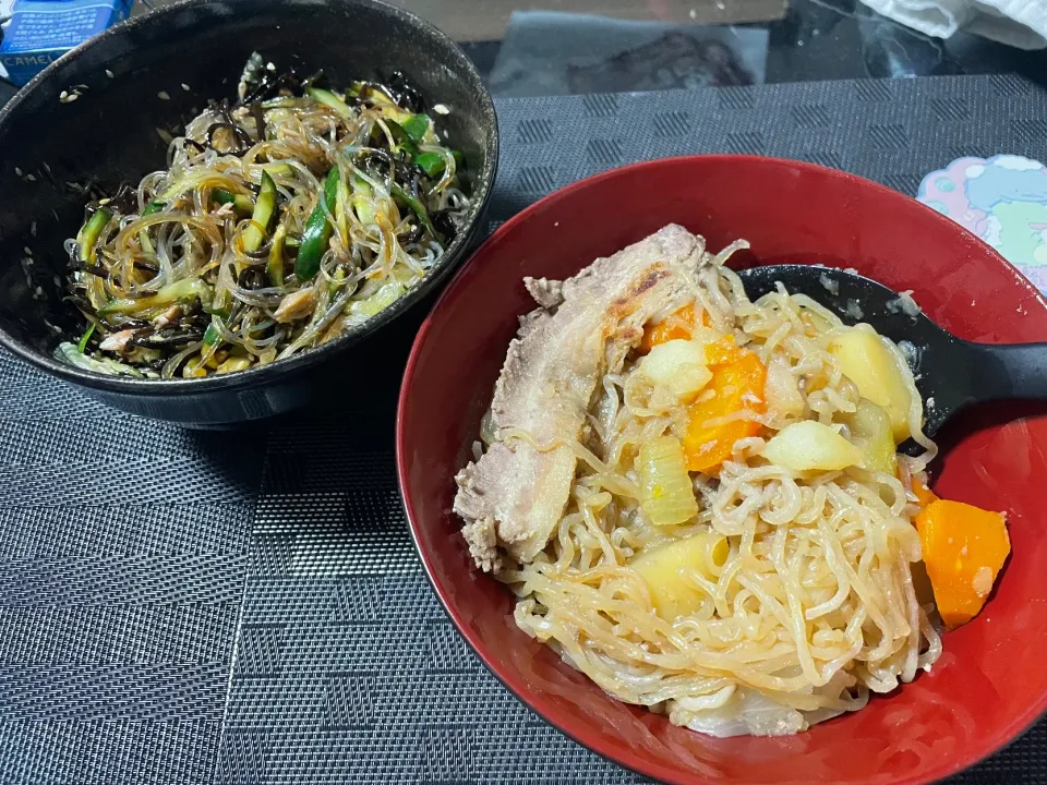 Snapdishの料理写真:[炊飯器肉じゃが]と[春雨ときゅうりのツナ昆布和え]|陽 香さん