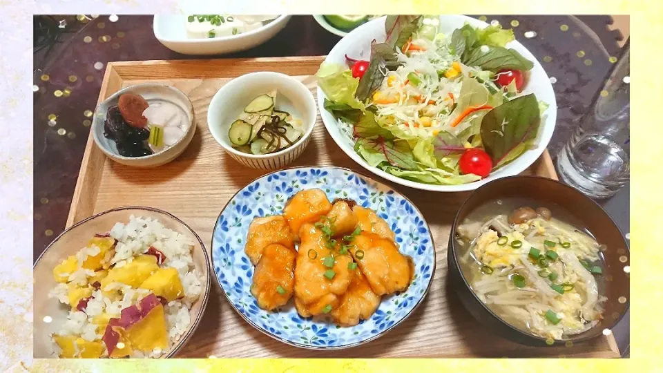 Snapdishの料理写真:先日のさつまいもご飯🍚🍠鶏ムネの照り焼き・キノコ🍄のお吸い物～|石川ティハルさん