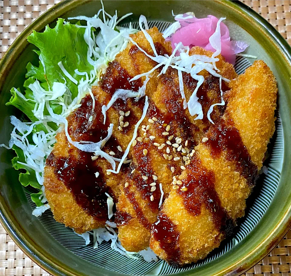 ソースささみカツ丼|すくらんぶるえっぐさん