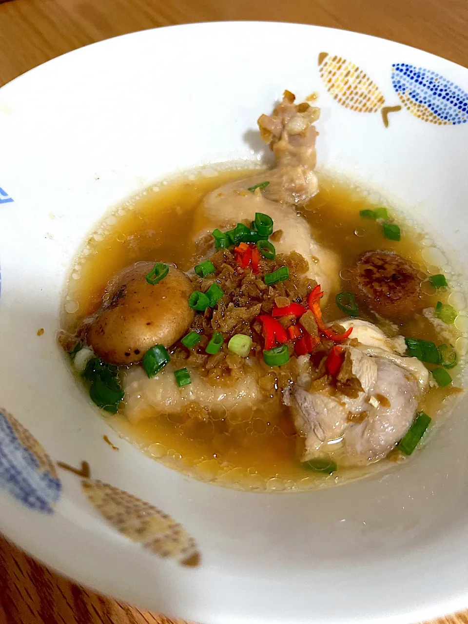 Steamed chicken thigh in black glutinous rice wine.|Florrieさん