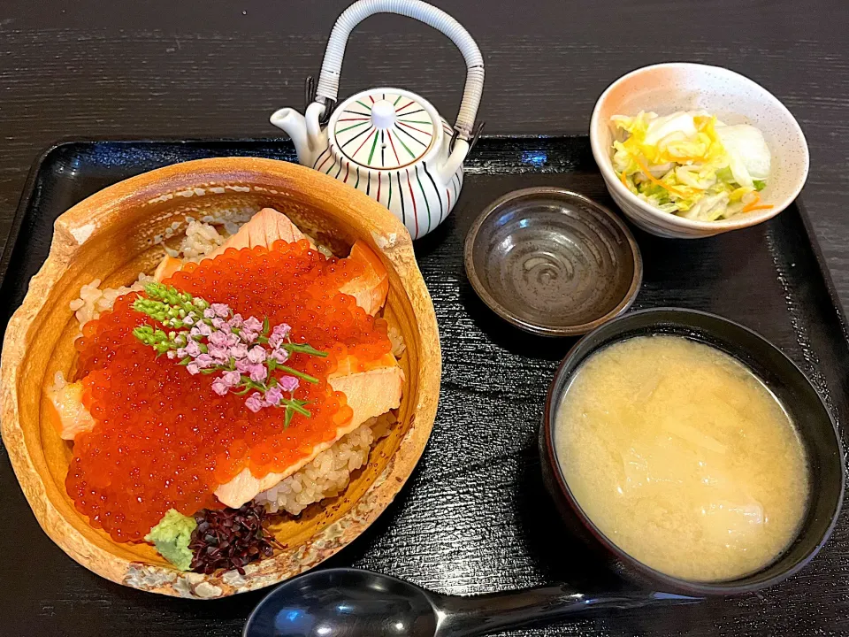 サーモンあぶり、いくら丼|じょんさん