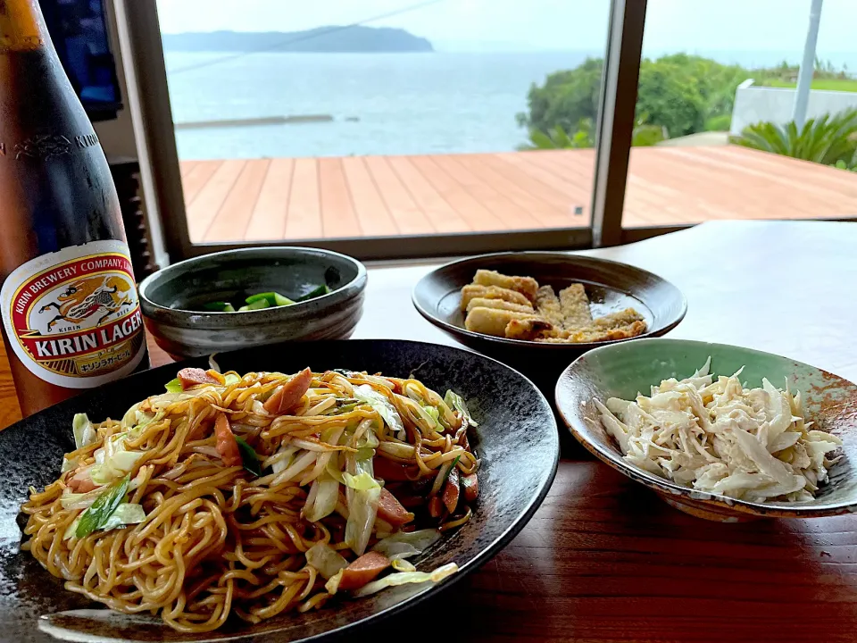 Snapdishの料理写真:2023.9.10 焼きそばで昼飲み🍻🍻🍻|ゆみずさん