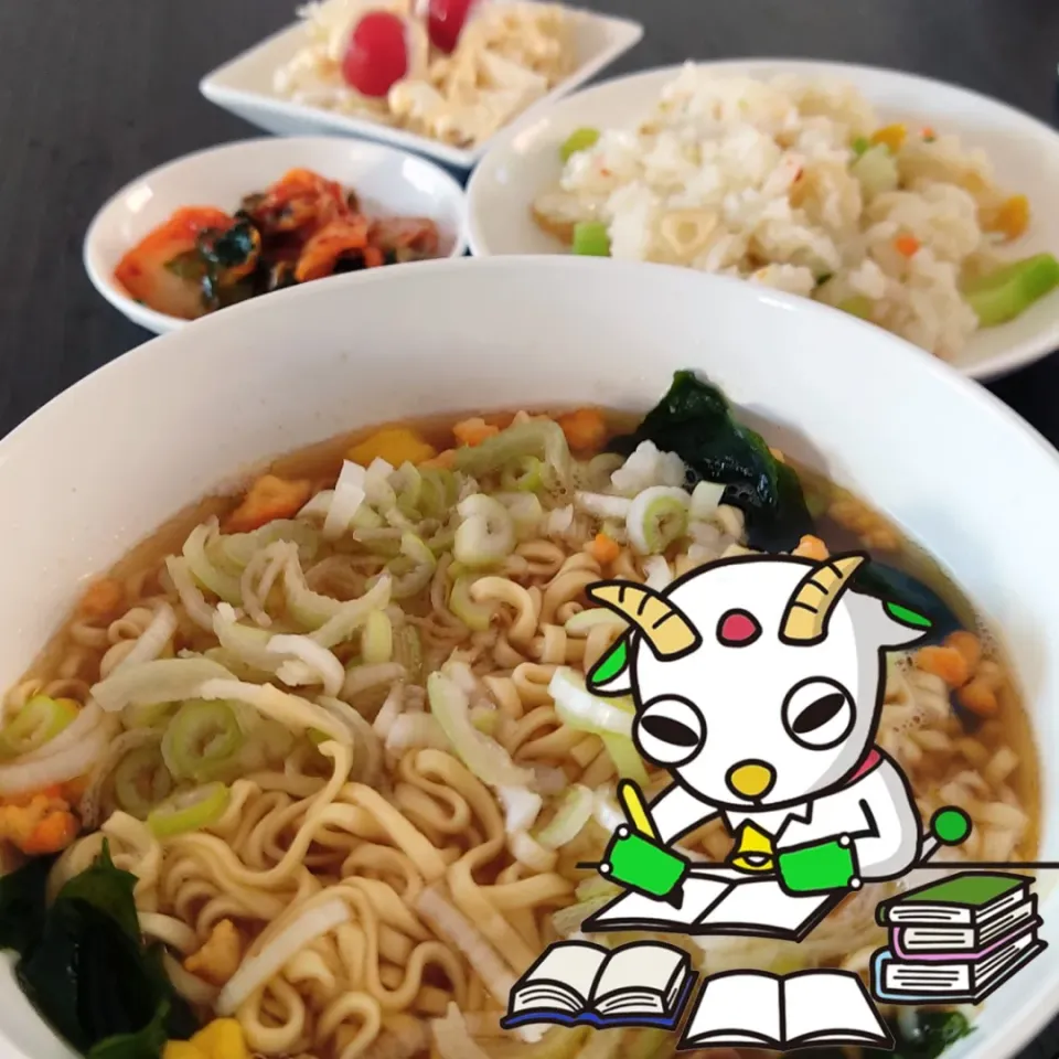 カップ麺と冷凍ピラフ|Rピージャーさん