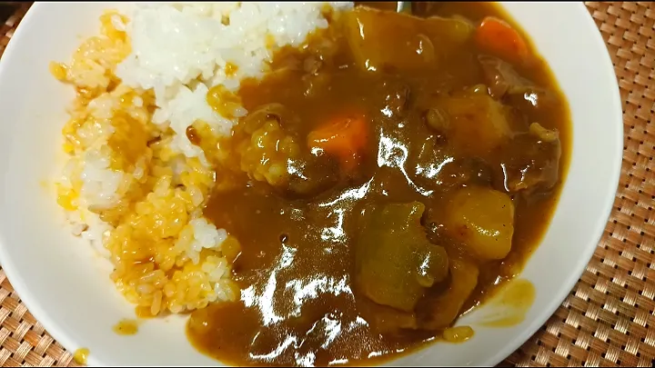 卵かけご飯とカレーライス|お父ちゃんファミリーさん