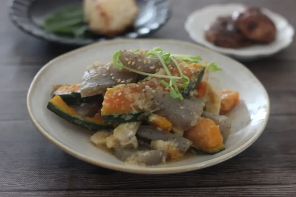 かぼちゃと鶏胸肉とこんにゃくのもろみ炒め|ちいさなしあわせキッチンさん