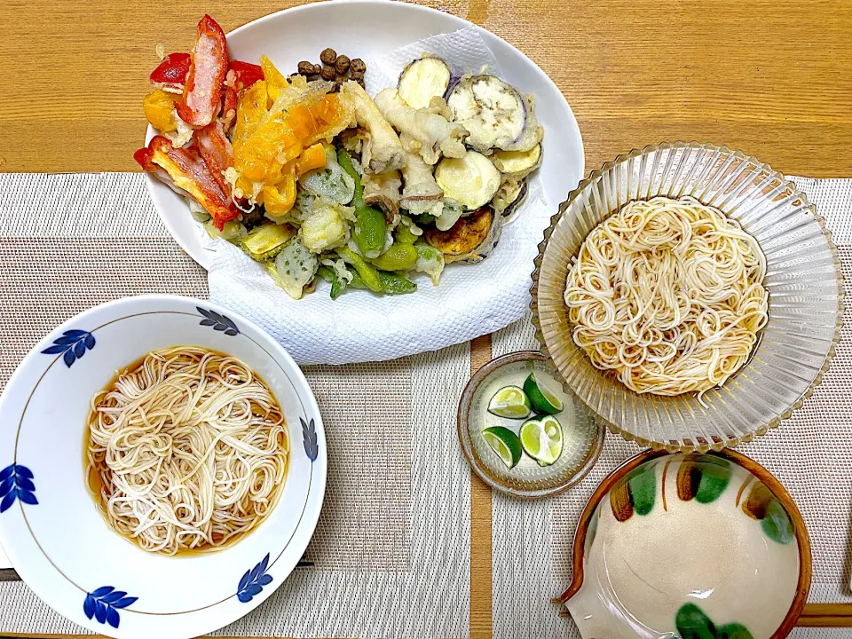 すだちを絞って🍊そうめん、天ぷら(ゴーヤ、エリンギ、なす、パプリカ、むかご)|1614さん