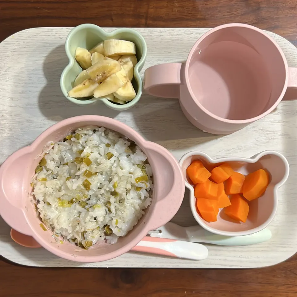 Snapdishの料理写真:しらすといんげんのまぜごはん、にんじん、バナナ、湯冷し|km2571さん