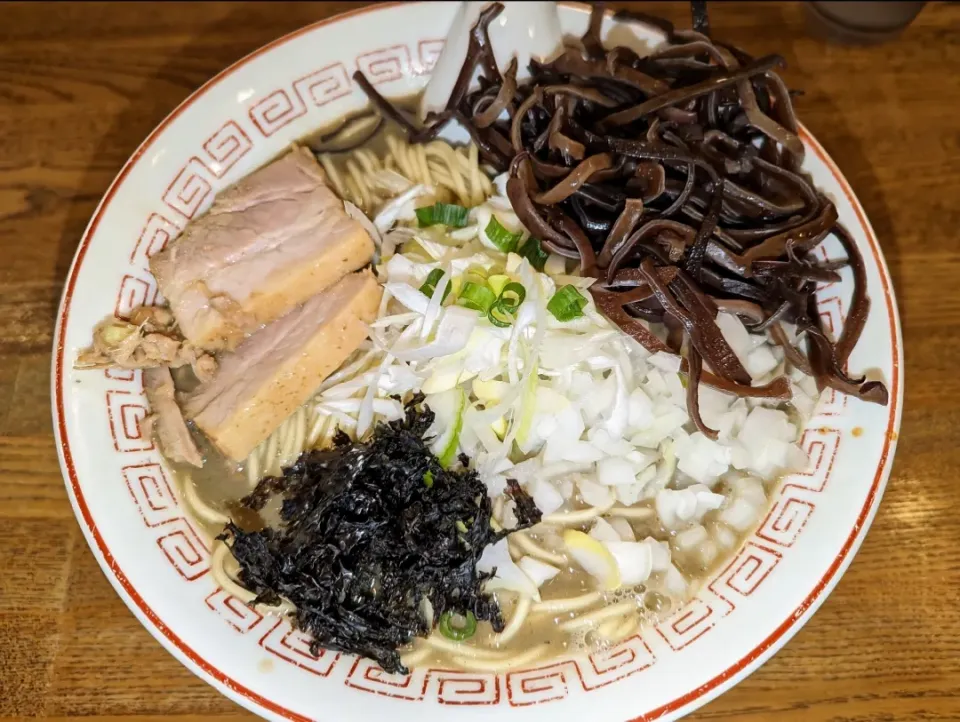 濃厚煮干しラーメン　玉ねぎきくらげトッピング@煮干丸　大宮|watarunさん