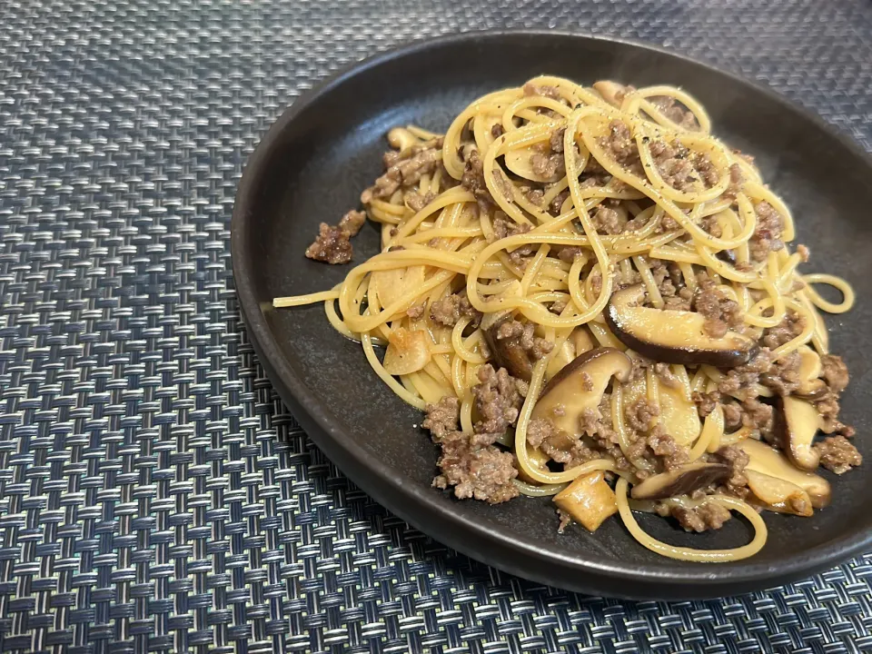 椎茸と挽肉のにんにく醤油パスタ|Taさん