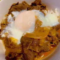 汁だくだく牛丼 〜温泉卵を添えて〜|ちょこさん