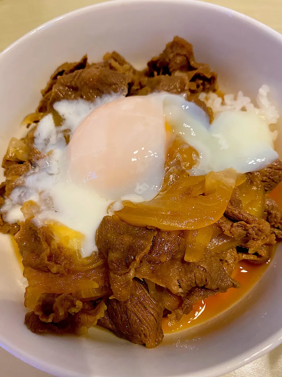 汁だくだく牛丼 〜温泉卵を添えて〜|ちょこさん