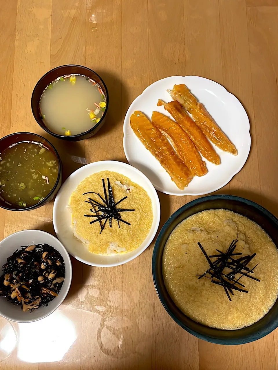 とろろ卵かけご飯　はらす焼き　ひじき　春雨スープ|そのみさん