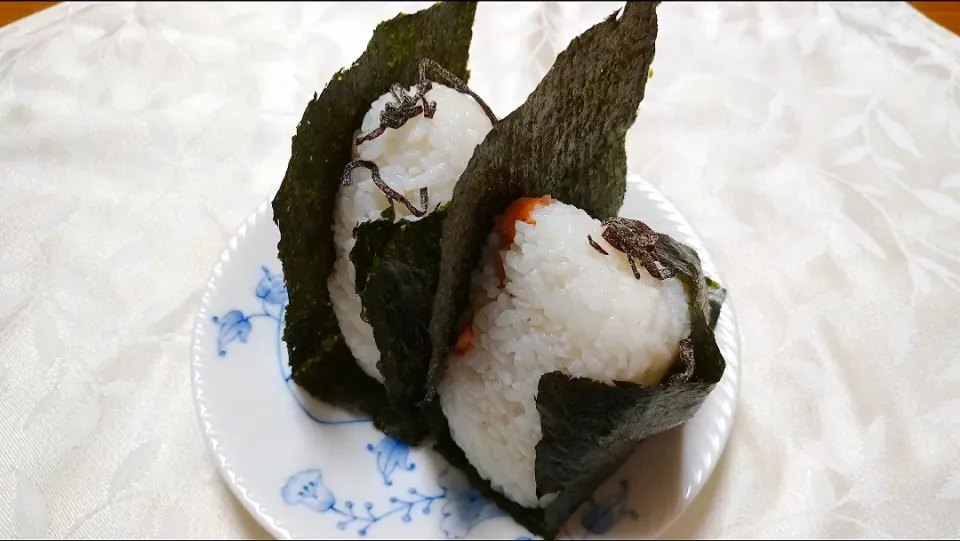 9/11の夜勤弁当
塩鮭のおにぎり🍙|卯月さん