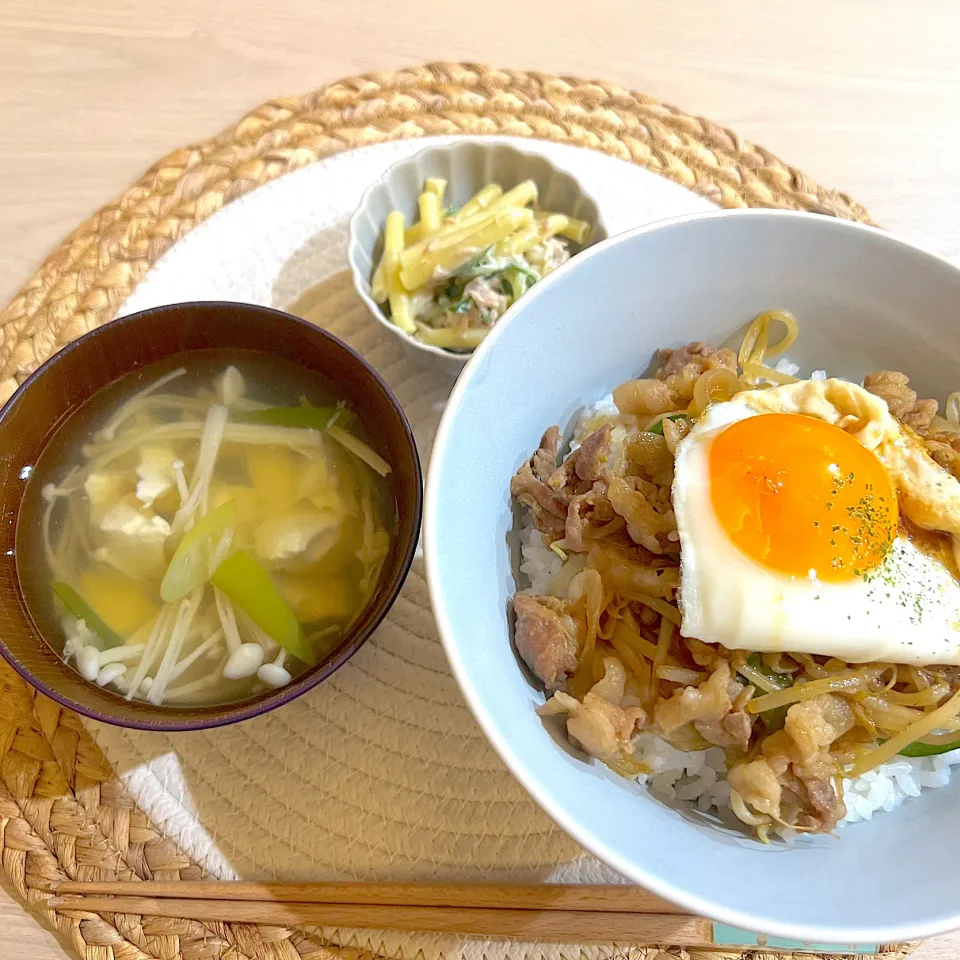 とろ〜り🥚のスタミナ丼💜|こりなさん