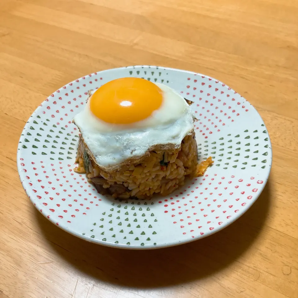 キムチチャーハン目玉焼きのせ|ちゃみこさん