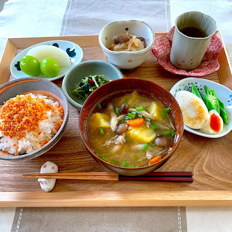 具沢山お味噌汁で朝ごはん|サミカさん