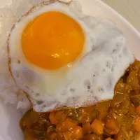 Snapdishの料理写真:ドライカレー🍛|ちょこさん