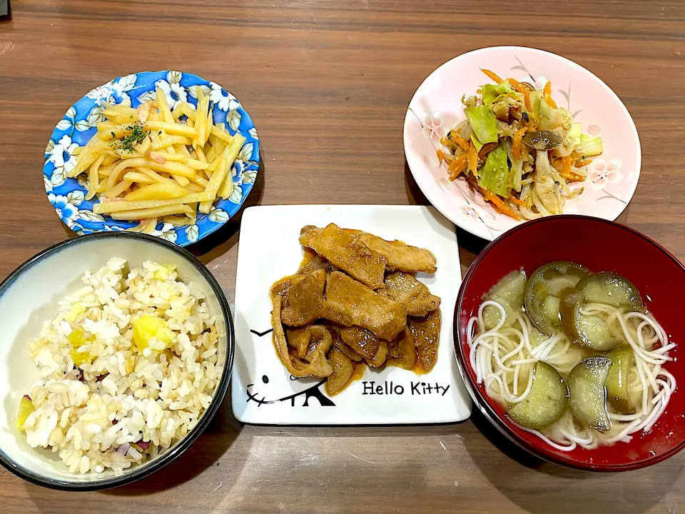 おいもご飯　甘辛豚肉焼き　茄子の煮麺　野菜の胡麻和え　じゃがいもとベーコンのきんぴら|おさむん17さん