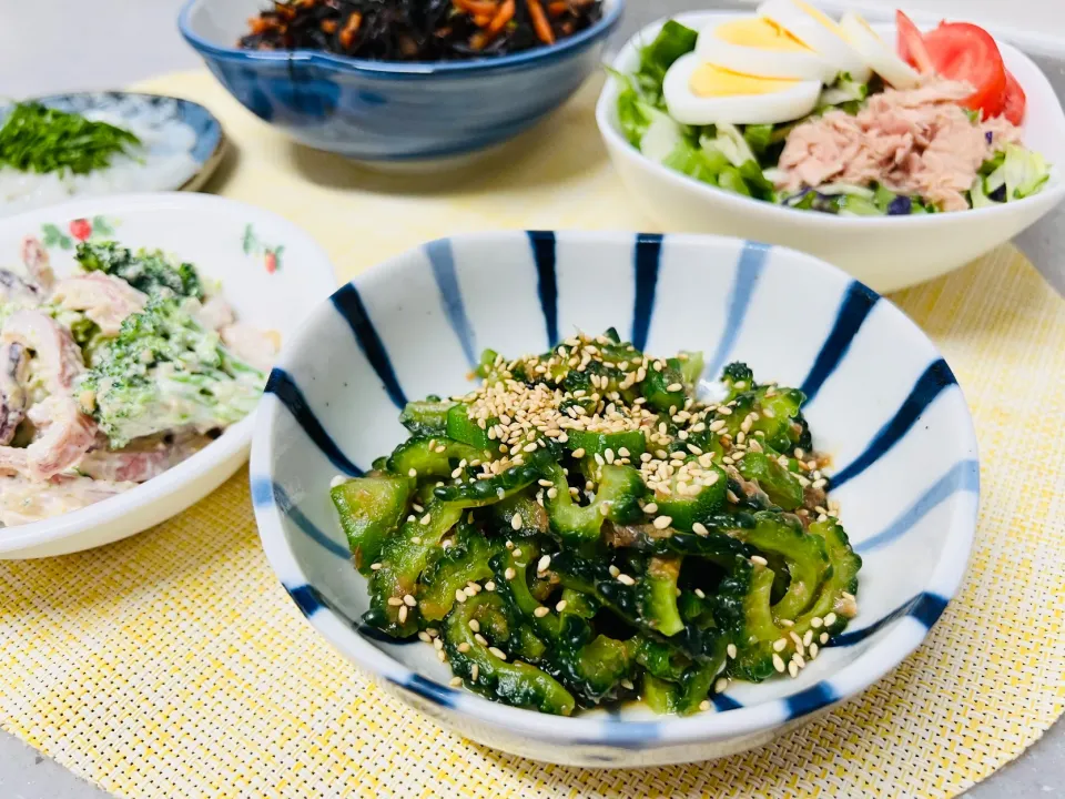 からあげビールさんの料理 【おうち居酒屋ごはん】ゴーヤとオクラのネバネバ胡麻おかか和え|バシュランさん